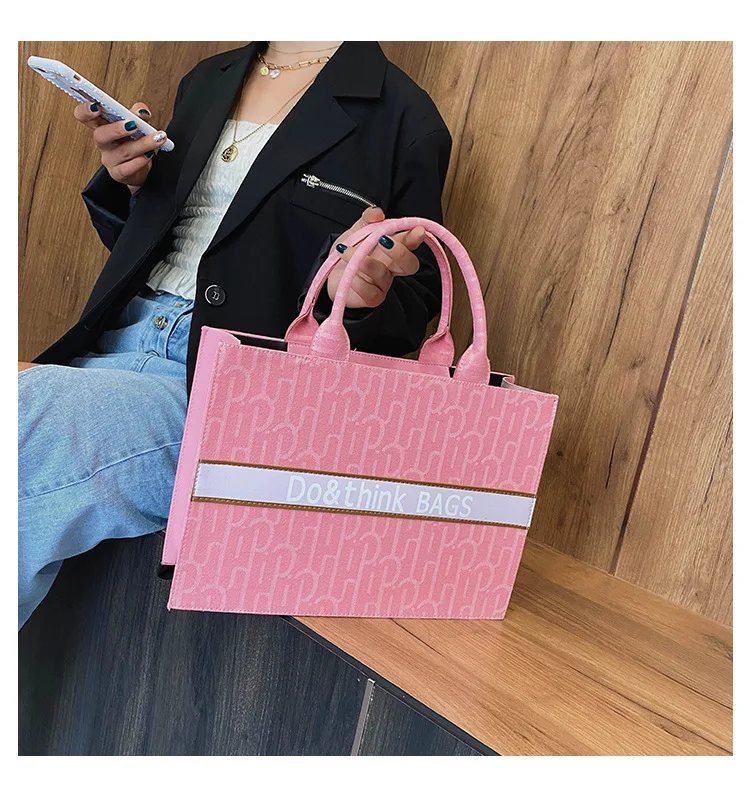 Fashionable Elegant Ladies Chain Hand Bags High Quality PU Leather Women Shoulder Bag Luxury Crossbody Bags for Women 2020 Trend
Fashionable Elegant Ladies Chain Hand Bags High Quality PU Leather Women Shoulder Bag Luxury Crossbody Bags for Women 2020 Trend