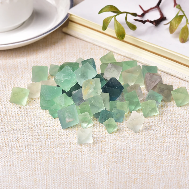 20g/50g Natural Green Fluorite Raw Crystals Ore Mineral Collection Healing Quartz Home Decor Rock Mineral Specimen Diy gift 
20g/50g Natural Green Fluorite Raw Crystals Ore Mineral Collection Healing Quartz Home Decor Rock Mineral Specimen Diy gift