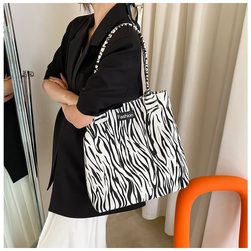 Women Shoulder Bag Reusable Canvas Shopping Bags Casual Tote Female Handbag Shopper Large Capacity Environmental Storage Bag
Women Shoulder Bag Reusable Canvas Shopping Bags Casual Tote Female Handbag Shopper Large Capacity Environmental Storage Bag