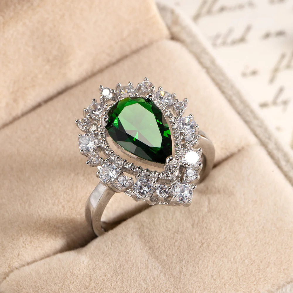 Женское кольцо из серебра 925 пробы с красным, зеленым и синим Цирконом
Женское кольцо из серебра 925 пробы с красным, зеленым и синим Цирконом