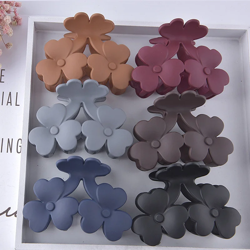 1 шт., заколка-краб для волос
1 шт., заколка-краб для волос