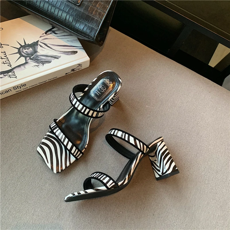 2021 new fashion summer square toe zebra pattern thick high heels open toe sandals women
2021 new fashion summer square toe zebra pattern thick high heels open toe sandals women