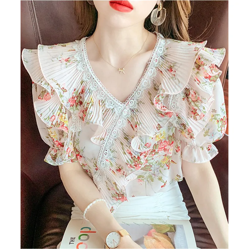 2021 summer new style V-neck ruffled chiffon shirt ladies fashion design sense leisure vacation bubble short-sleeved top
2021 summer new style V-neck ruffled chiffon shirt ladies fashion design sense leisure vacation bubble short-sleeved top