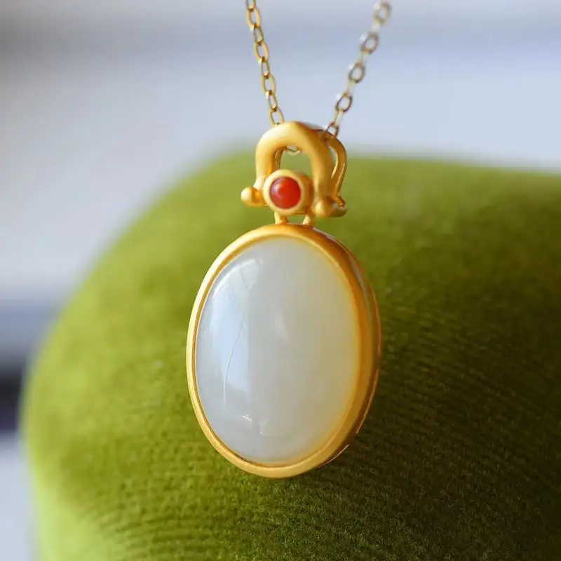 

Natural Hetian Jade S925 Sterling Silver Mosaic Oval Egg Noodles Clavicle Chain Pendant Inlaid with South Red Buckle Necklace