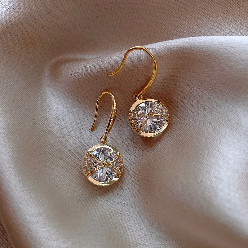 LCJ Suitable for women's fashion sweet Drop Pendant Jewelry 2021 new fashion round simple crystal pendant earrings
LCJ Suitable for women's fashion sweet Drop Pendant Jewelry 2021 new fashion round simple crystal pendant earrings