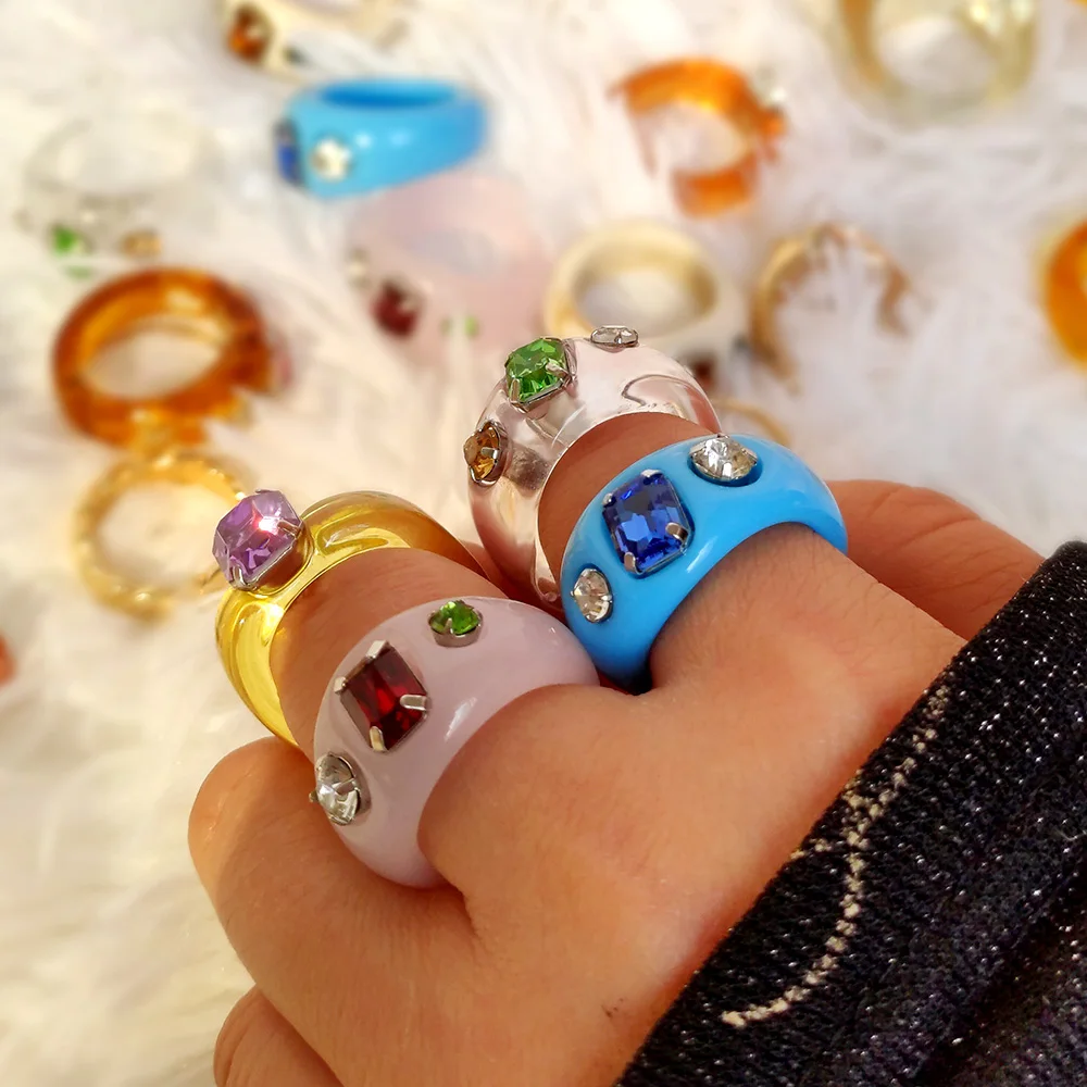 JUST FEEL Trendy New Acrylic Resin Rings for Women Multicolor Round Rhinestone Rings Female 2021 Wedding Friendship Jewelry Gift
JUST FEEL Trendy New Acrylic Resin Rings for Women Multicolor Round Rhinestone Rings Female 2021 Wedding Friendship Jewelry Gift