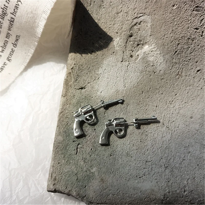 Modern creative three-dimensional gothic pistol mounted cool earrings earrings for men and women fashion hip-hop earrings 
Modern creative three-dimensional gothic pistol mounted cool earrings earrings for men and women fashion hip-hop earrings