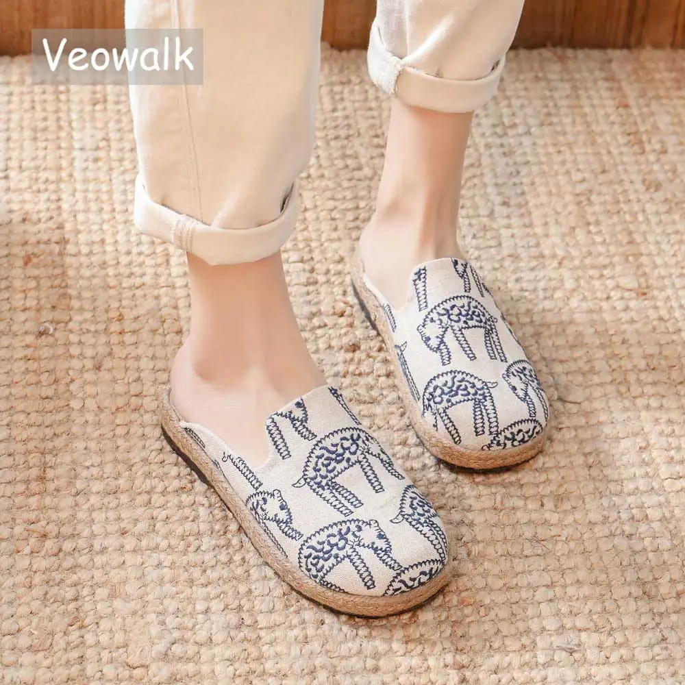 Veowalk Animal Print Women Canvas Close Toe Flat Slippers Ladies Comfortable Casual Mules Mori Girl Style Summer Shoes
Veowalk Animal Print Women Canvas Close Toe Flat Slippers Ladies Comfortable Casual Mules Mori Girl Style Summer Shoes
