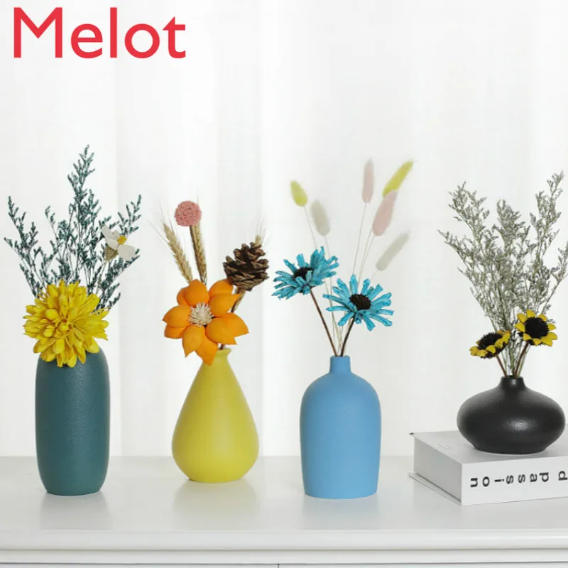 European-Style Simple Solid Color Ceramic Small Vase Decoration Living Room Flower Arrangement Creative Vase Decoration
European-Style Simple Solid Color Ceramic Small Vase Decoration Living Room Flower Arrangement Creative Vase Decoration