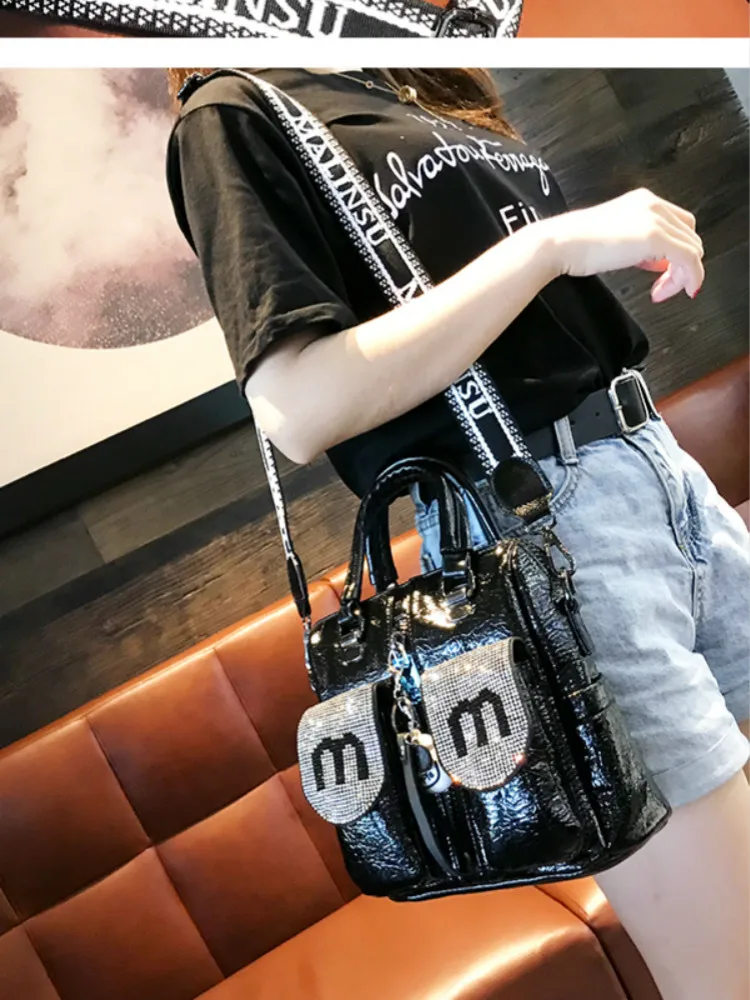 Branded Rivet Letter Ladies Shoulder Bag High Quality Leather Luxury Handbags For Women Rivet Designer Black Tote Travel Satches
Branded Rivet Letter Ladies Shoulder Bag High Quality Leather Luxury Handbags For Women Rivet Designer Black Tote Travel Satches