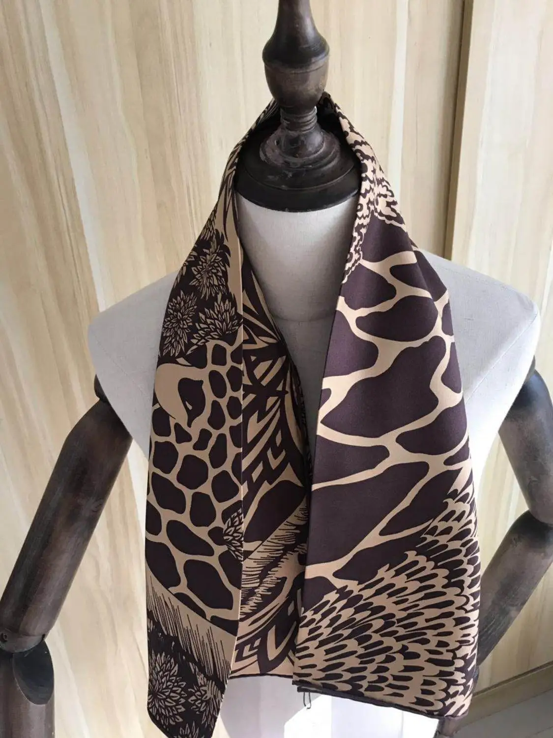 2020 New Arrival Fashion Elegant brown giraffe 100% silk scarf 90*90 cm square shawl twill wrap for women lady girl gift
2020 New Arrival Fashion Elegant brown giraffe 100% silk scarf 90*90 cm square shawl twill wrap for women lady girl gift