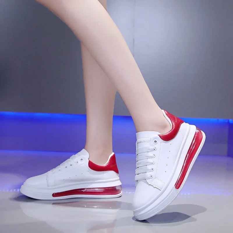 2021 new fashion women's sports shoes, thick-soled round-toe sponge cake sole, with comfortable and versatile air cushion
2021 new fashion women's sports shoes, thick-soled round-toe sponge cake sole, with comfortable and versatile air cushion