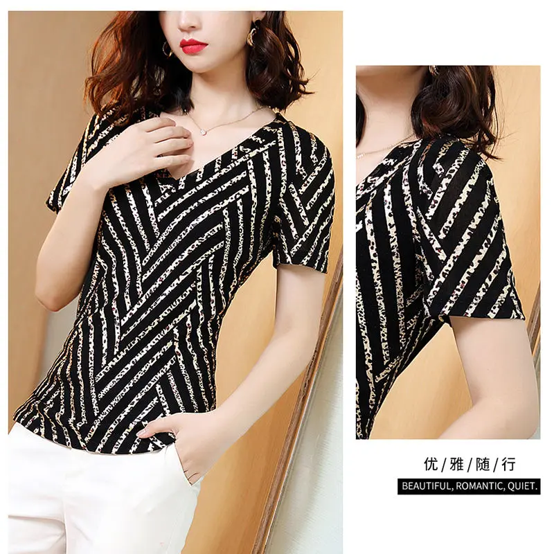 Black V-neck Short-sleeved All-match Blouse Spring New Slim Knitted Temperament Fashion Western Style Striped T-shirt
Black V-neck Short-sleeved All-match Blouse Spring New Slim Knitted Temperament Fashion Western Style Striped T-shirt