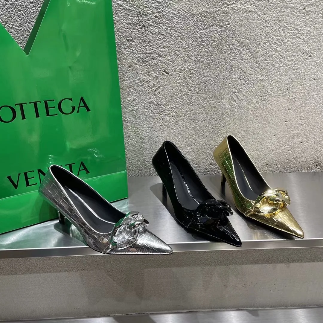Gold/Silver Women Fashion Pumps Metal Chain Pointed Toe Shallow Slip On Thin High Sexy Party Pumps Office Shoes Woman Size 35-39 
Gold/Silver Women Fashion Pumps Metal Chain Pointed Toe Shallow Slip On Thin High Sexy Party Pumps Office Shoes Woman Size 35-39