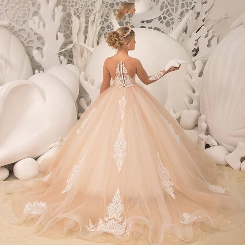 2021 Latest Lovely Champagne Ball Gown Lace Flower Girls Dresses Long Sleeves Illusion Jewel Neck Holy Communion Gowns Appliqued
2021 Latest Lovely Champagne Ball Gown Lace Flower Girls Dresses Long Sleeves Illusion Jewel Neck Holy Communion Gowns Appliqued