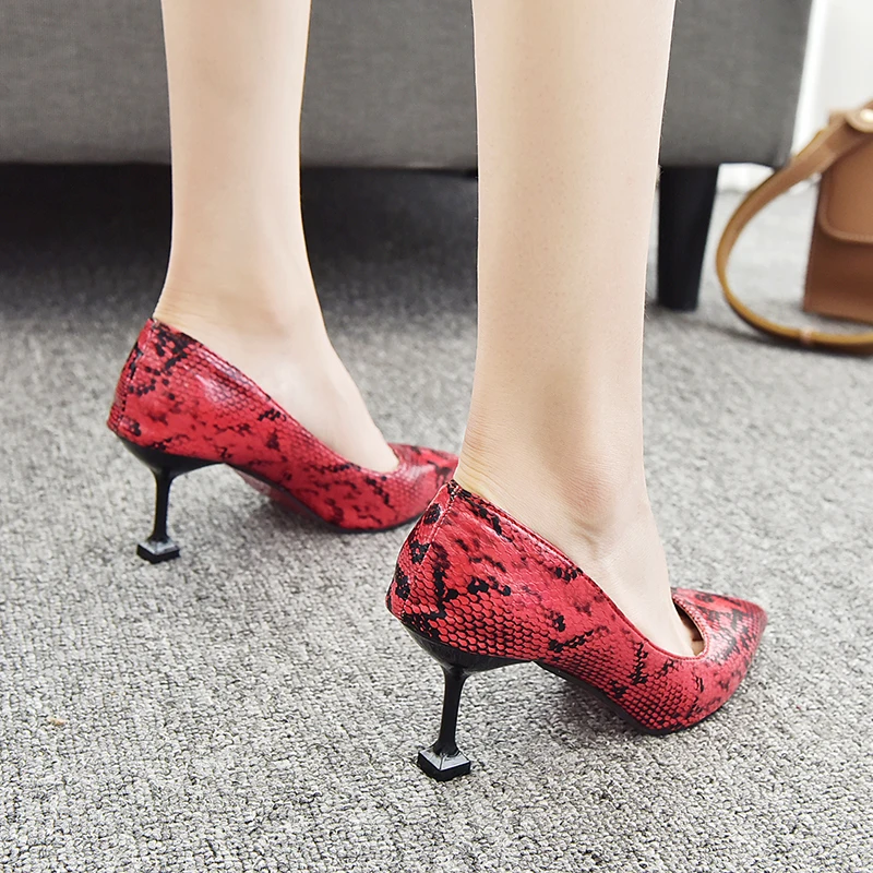 Пикантные модельные туфли на каблуке Женские туфли-лодочки из змеиной кожи