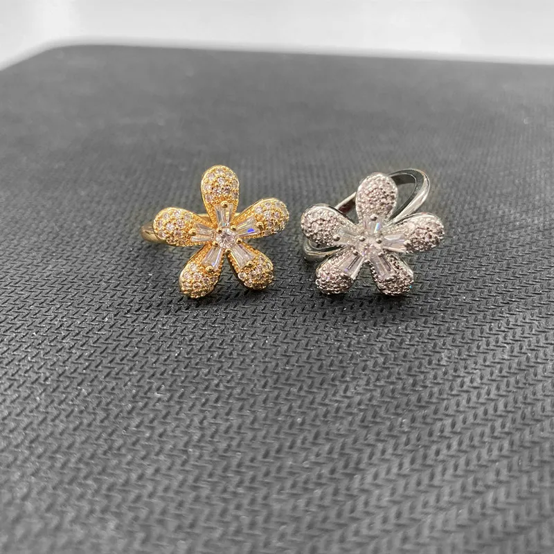 Korean Pop Hyuna Style Flower Rings Crystal Sakura Rings For Women Romantic Wedding Party Jewelry Best Friend Sister Gift Bague
Korean Pop Hyuna Style Flower Rings Crystal Sakura Rings For Women Romantic Wedding Party Jewelry Best Friend Sister Gift Bague