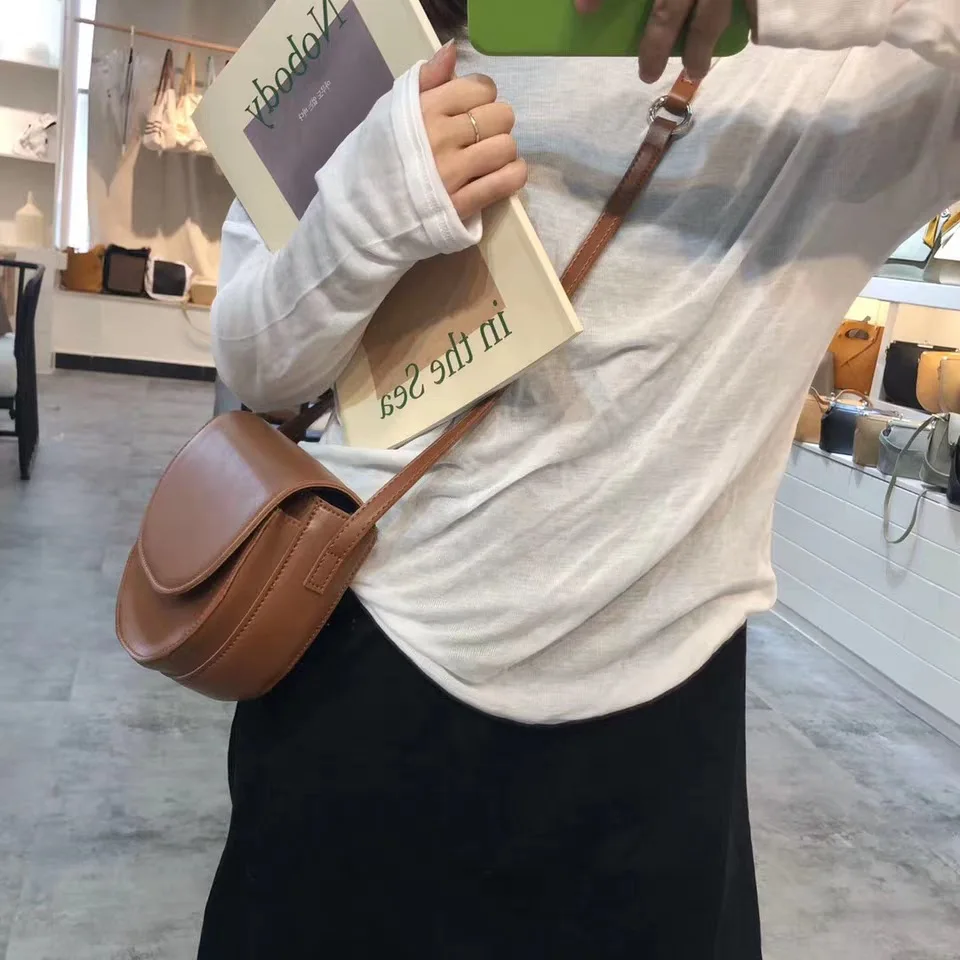 Women's Fashion Vintage Concise Handbag Mini OL Crossbody Bag Shoulder Bag Casual Bag Office Daily Saddle Bags
Women's Fashion Vintage Concise Handbag Mini OL Crossbody Bag Shoulder Bag Casual Bag Office Daily Saddle Bags