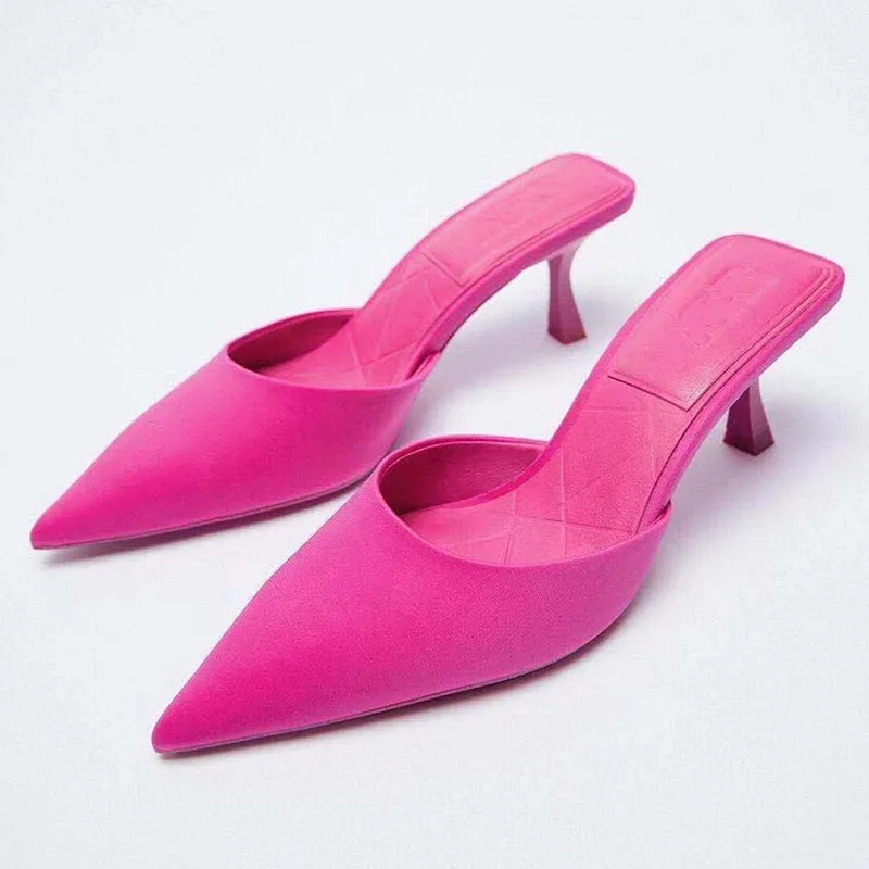 Женские босоножки на шпильке 7 см, с острым носком
Женские босоножки на шпильке 7 см, с острым носком