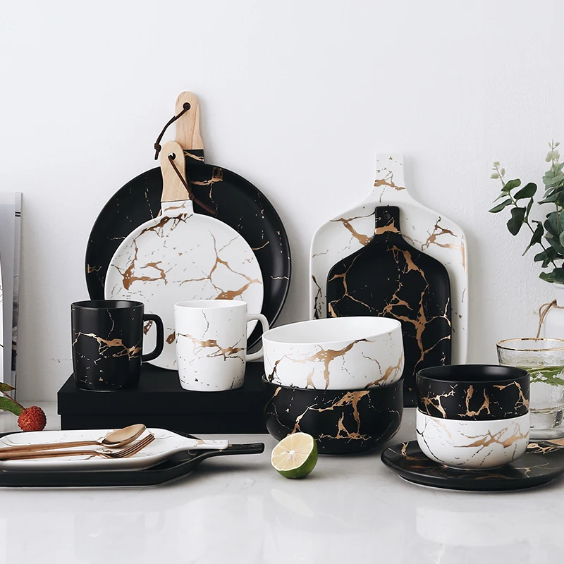 Фото Набор керамической посуды с золотыми мраморными глазурями фарфоровые тарелки