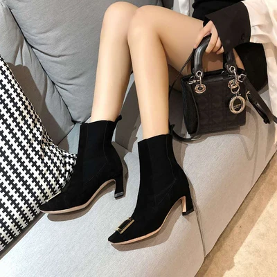 Short Boots For Woman Thick-heel Square-heel Square Metal Buckle Genuine Leather Chelsea Boots Hot Fashion Black Ankle Booties
Short Boots For Woman Thick-heel Square-heel Square Metal Buckle Genuine Leather Chelsea Boots Hot Fashion Black Ankle Booties