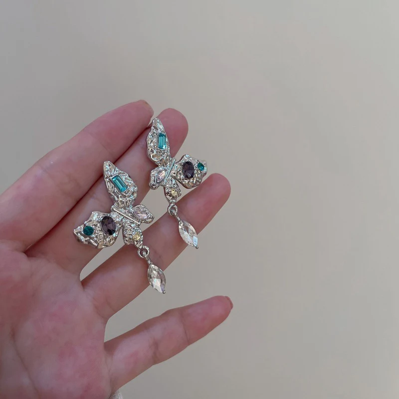 2021 Fashion Metal Butterfly Drop Earring Women's Creative Multicolor Rhinestone Party Wedding Temperament Earring Accessories
2021 Fashion Metal Butterfly Drop Earring Women's Creative Multicolor Rhinestone Party Wedding Temperament Earring Accessories