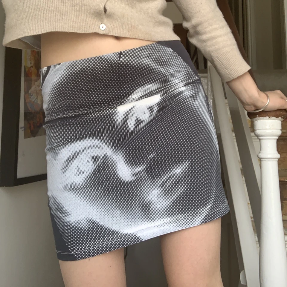 Women's Bodycon Mini Skirt Fashion High Waist Portrait Print Slim Fit Short Pencil Skirt Hot Sale
Women's Bodycon Mini Skirt Fashion High Waist Portrait Print Slim Fit Short Pencil Skirt Hot Sale