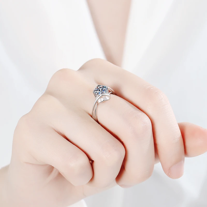 1ct 2ct EF Round 18K White Gold Plated 925 Silver Moissanite Ring Claw Setting Jewelry For Women Christmas Gift 
1ct 2ct EF Round 18K White Gold Plated 925 Silver Moissanite Ring Claw Setting Jewelry For Women Christmas Gift