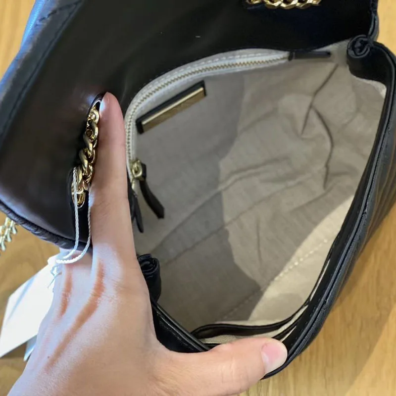 women convertible shoulder bag sheepskin material striped metal chain bag milk tea black red taupe colors small size 22cm
women convertible shoulder bag sheepskin material striped metal chain bag milk tea black red taupe colors small size 22cm
