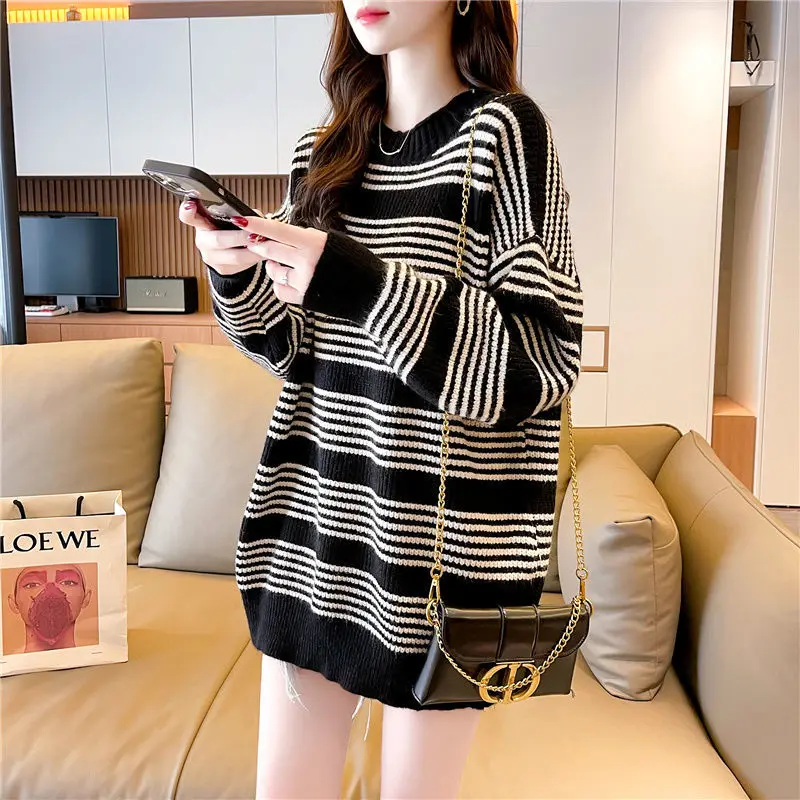 2022 Women Autumn Winter New Large-size Striped Pullover Tops Female Loose Knitted Tops Ladies Long O-neck Sweater Tops E872
2022 Women Autumn Winter New Large-size Striped Pullover Tops Female Loose Knitted Tops Ladies Long O-neck Sweater Tops E872