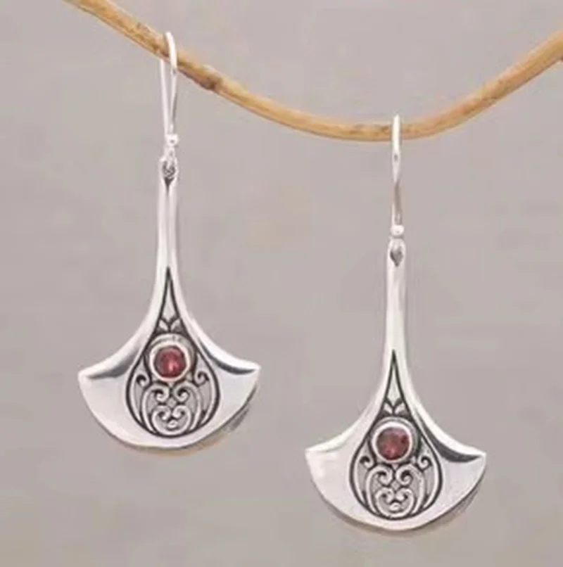 Vintage Garnet dangle earrings Earrings for Women Silver Color Hand Carved Patterns Personalized Earring
Vintage Garnet dangle earrings Earrings for Women Silver Color Hand Carved Patterns Personalized Earring