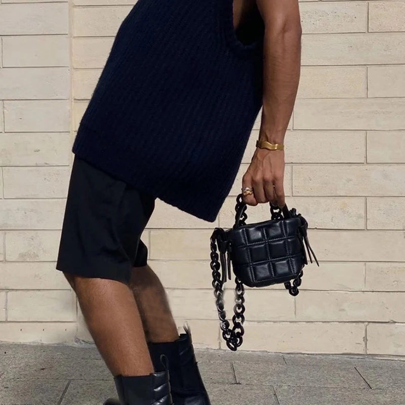 2021 new high-quality high-end fashion design solid color lattice acrylic thick chain portable messenger bag
2021 new high-quality high-end fashion design solid color lattice acrylic thick chain portable messenger bag