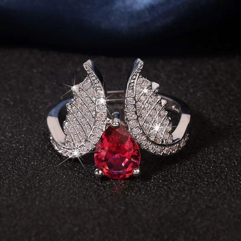 Fashion Simple Style Banquet Engagement Ring Micro-inlaid Zircon Wing Shape Red Large Women Gift For Girlfriend Jewelry
Fashion Simple Style Banquet Engagement Ring Micro-inlaid Zircon Wing Shape Red Large Women Gift For Girlfriend Jewelry