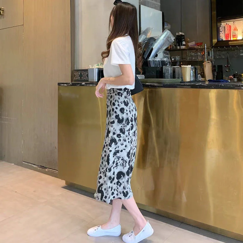 Leopard Print Skirt women's large 2021 summer new Korean version fat mm show thin medium length A-line one-step hip skirt
Leopard Print Skirt women's large 2021 summer new Korean version fat mm show thin medium length A-line one-step hip skirt
