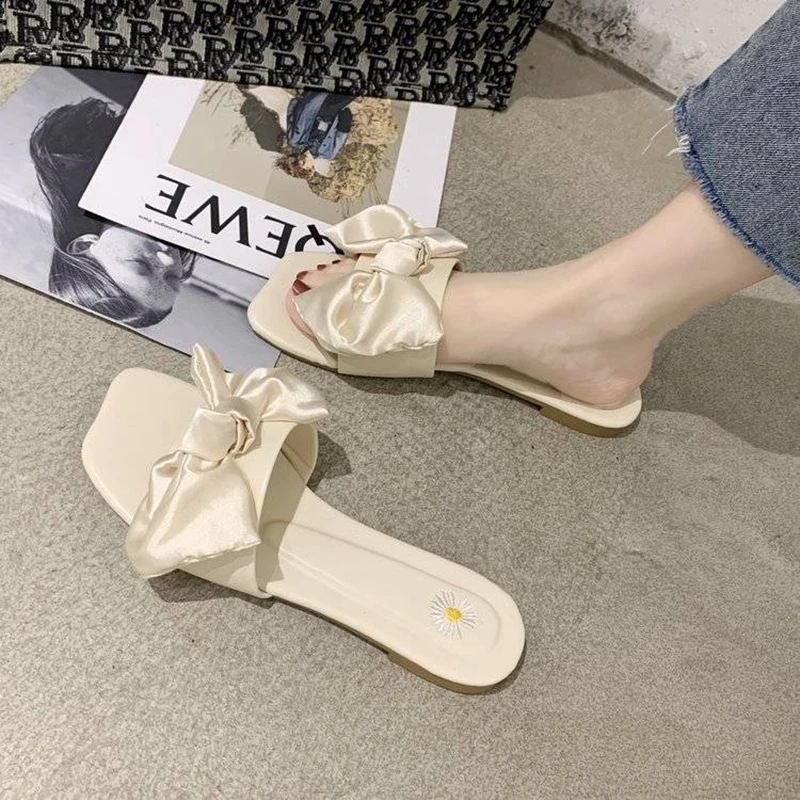Slippers Women's Outer Wear 2020 Summer New Bow Net Red Sandals Flat Non-slip Flip-flop Women's Shoes Trend
Slippers Women's Outer Wear 2020 Summer New Bow Net Red Sandals Flat Non-slip Flip-flop Women's Shoes Trend
