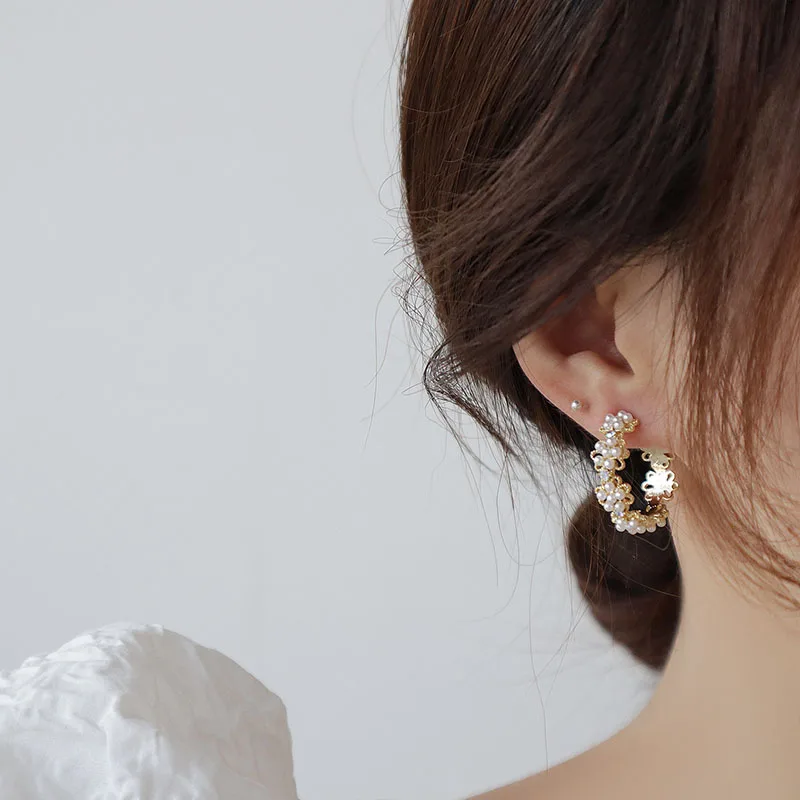 Romantic High Quality Lace Pearl Women Earrings Charm Pendant Jewelry Exquisite Pearl Stud Earring Wedding Geometric Accessories
Romantic High Quality Lace Pearl Women Earrings Charm Pendant Jewelry Exquisite Pearl Stud Earring Wedding Geometric Accessories