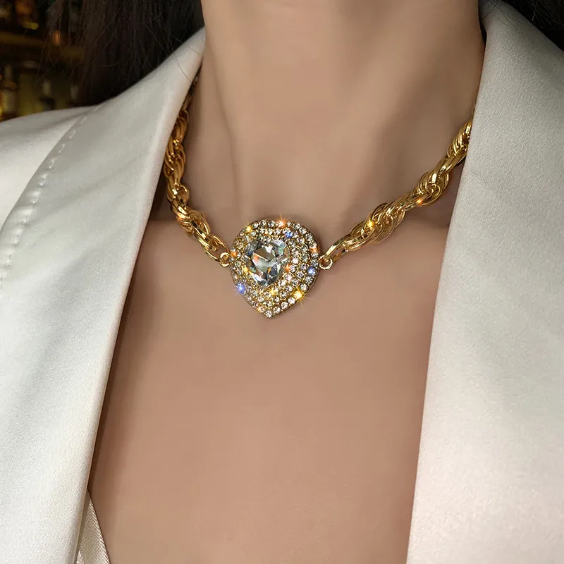 FYUAN Fashion Golden Heart Crystal Choker Necklaces for Women Geometric Chain Necklaces Statement Jewelry Party
FYUAN Fashion Golden Heart Crystal Choker Necklaces for Women Geometric Chain Necklaces Statement Jewelry Party