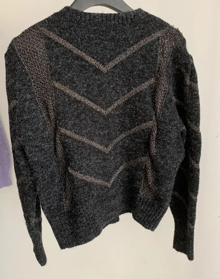 Женский мохеровый однобортный вязаный кардиган с рукавами-фонариками и круглым вырезом
Женский мохеровый однобортный вязаный кардиган с рукавами-фонариками и круглым вырезом