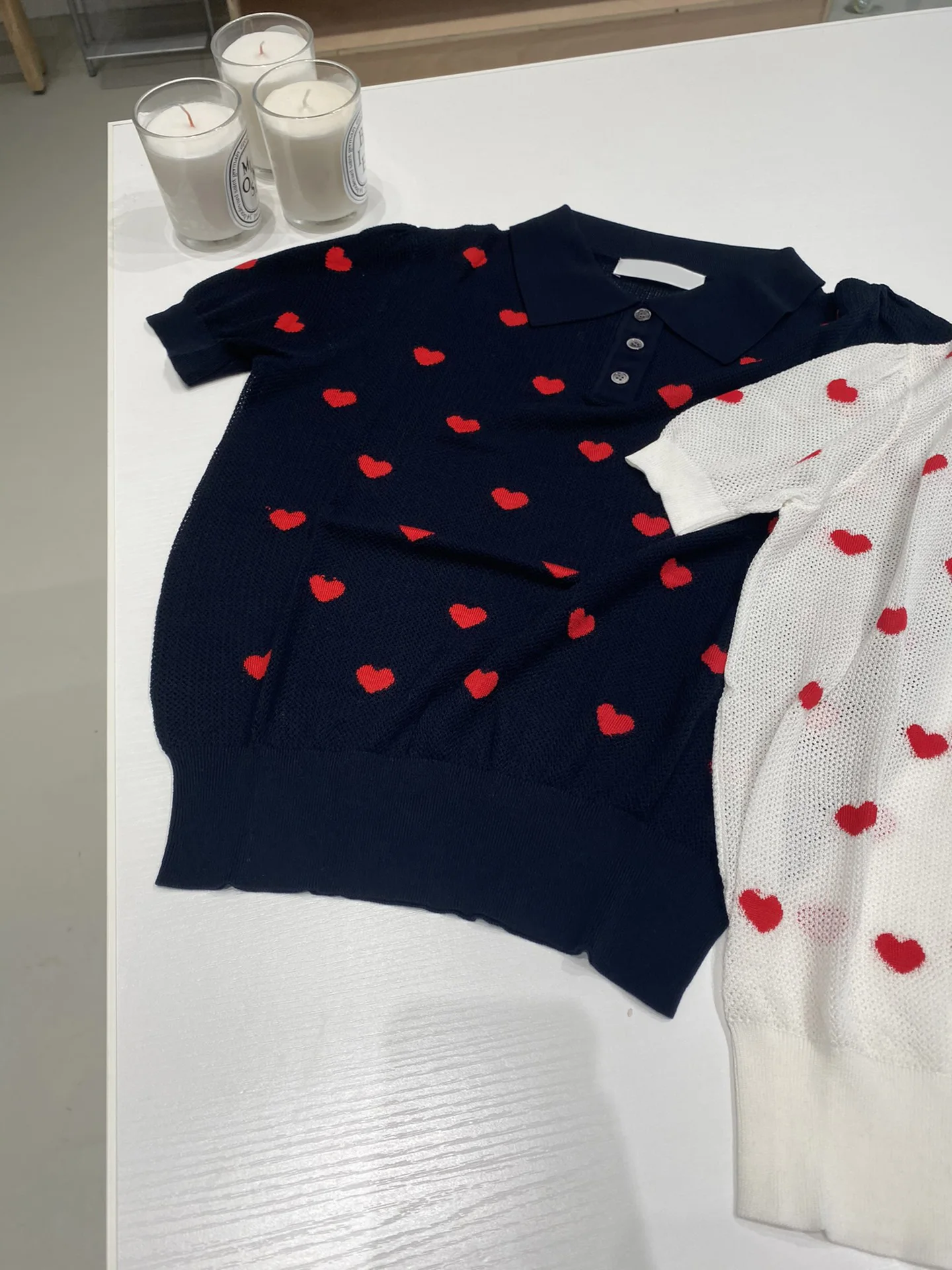 Female Tshirt kitten render unlined upper garment design blouses with short sleeves 
Female Tshirt kitten render unlined upper garment design blouses with short sleeves