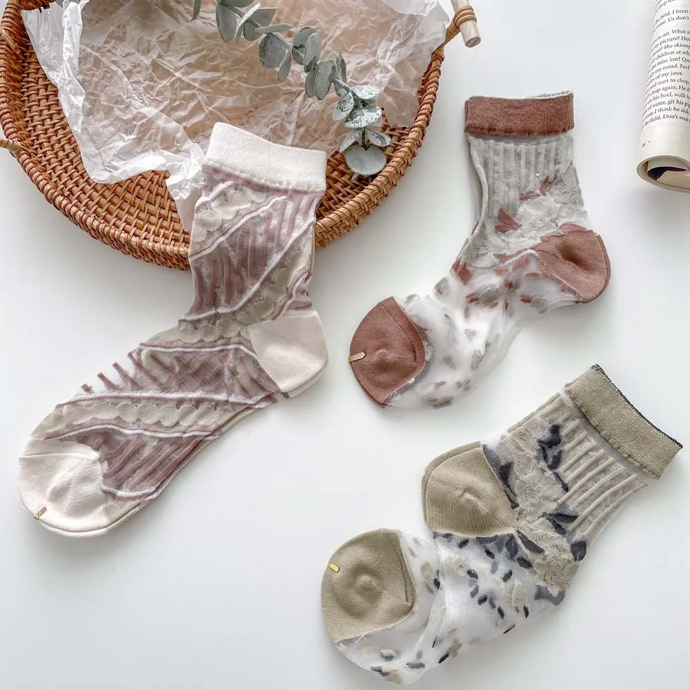 2021 Flower Breathable Embroidery Summer Transparent Glass Silk Cotton Thin Socks Women Mesh Sexy Glitter Short Lady Sock Female
2021 Flower Breathable Embroidery Summer Transparent Glass Silk Cotton Thin Socks Women Mesh Sexy Glitter Short Lady Sock Female