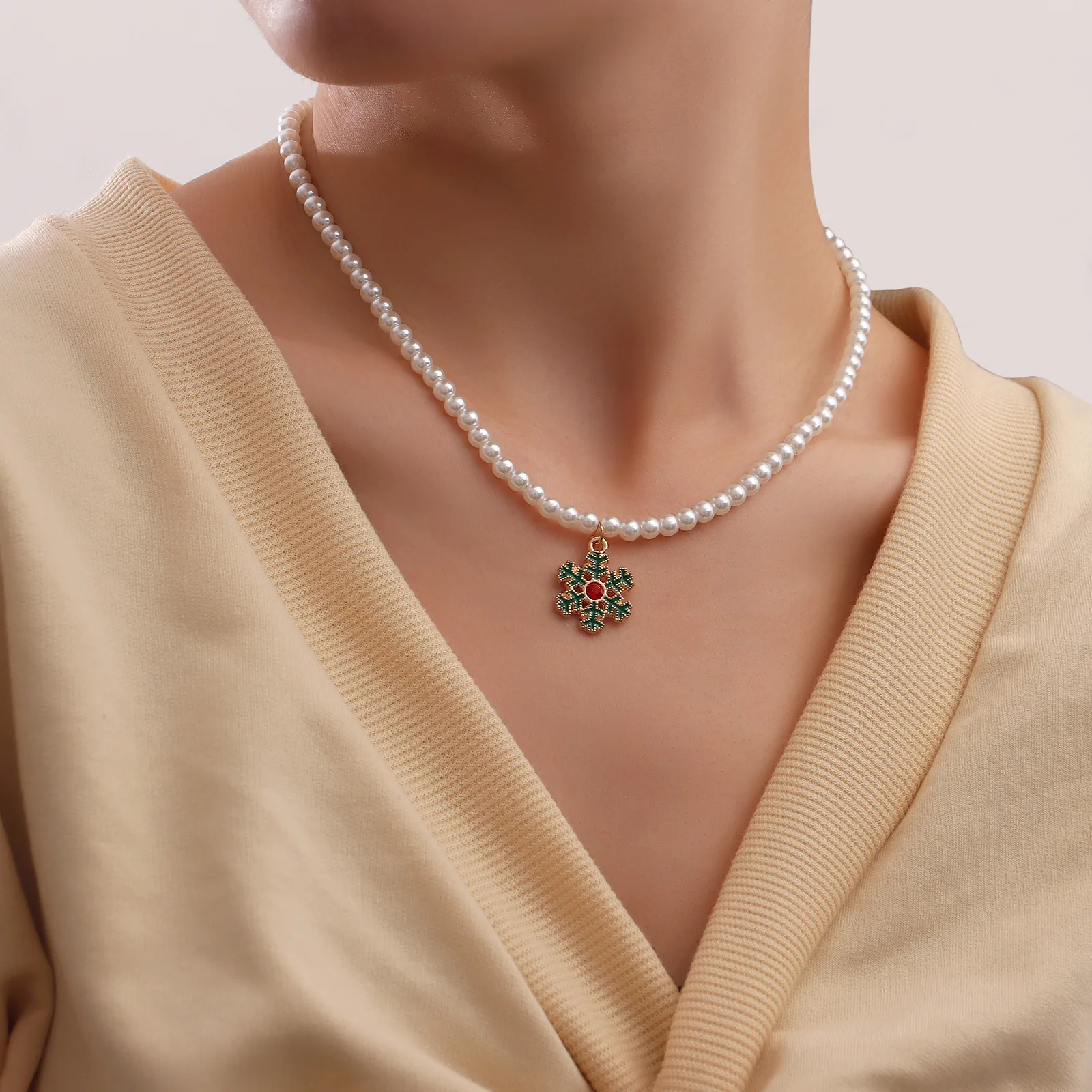 Ожерелье с подвеской в виде рождественской елки, снежинки, колокольчика для женщин, цепочка с имитацией жемчуга, ожерелья до ключиц, женские...
Ожерелье с подвеской в виде рождественской елки, снежинки, колокольчика для женщин, цепочка с имитацией жемчуга, ожерелья до ключиц, женские...