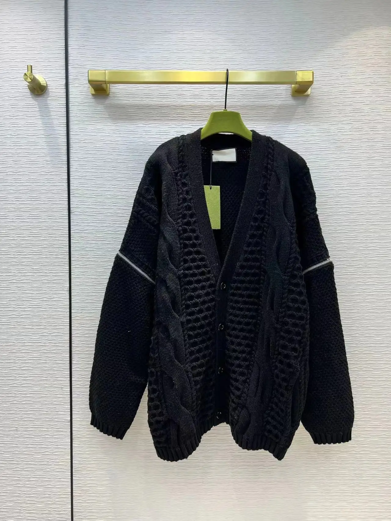 High Quality Runway Design Cardigan Sweater Women 2022 Spring Knitted Solid Femme Black Single Breasted Sweater
High Quality Runway Design Cardigan Sweater Women 2022 Spring Knitted Solid Femme Black Single Breasted Sweater