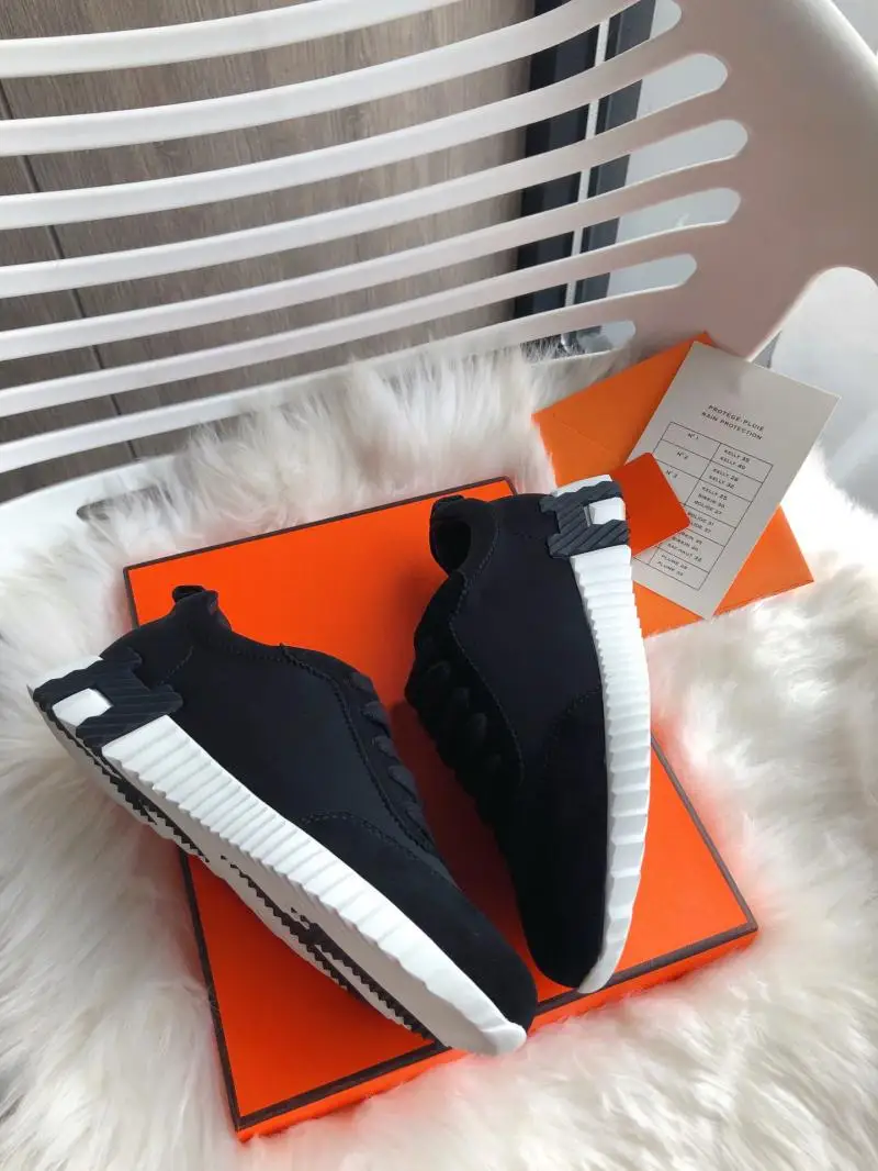 Women's Shoes
Women's Shoes