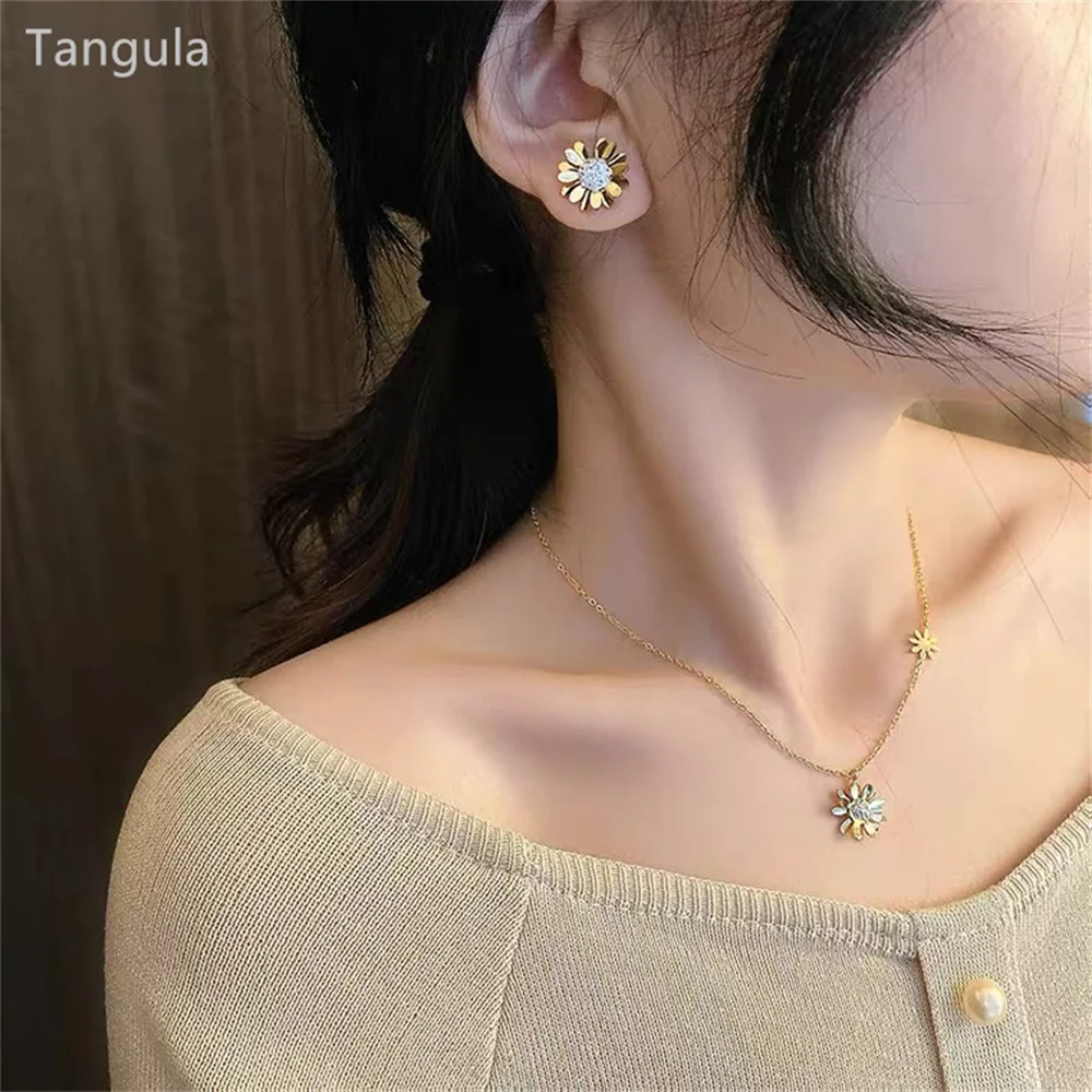 Tangula Small Daisy Necklace Women Men Titanium Steel Pmo Flower Pendant Hip Hop Rose Gold Color Fashion Jewelry
Tangula Small Daisy Necklace Women Men Titanium Steel Pmo Flower Pendant Hip Hop Rose Gold Color Fashion Jewelry
