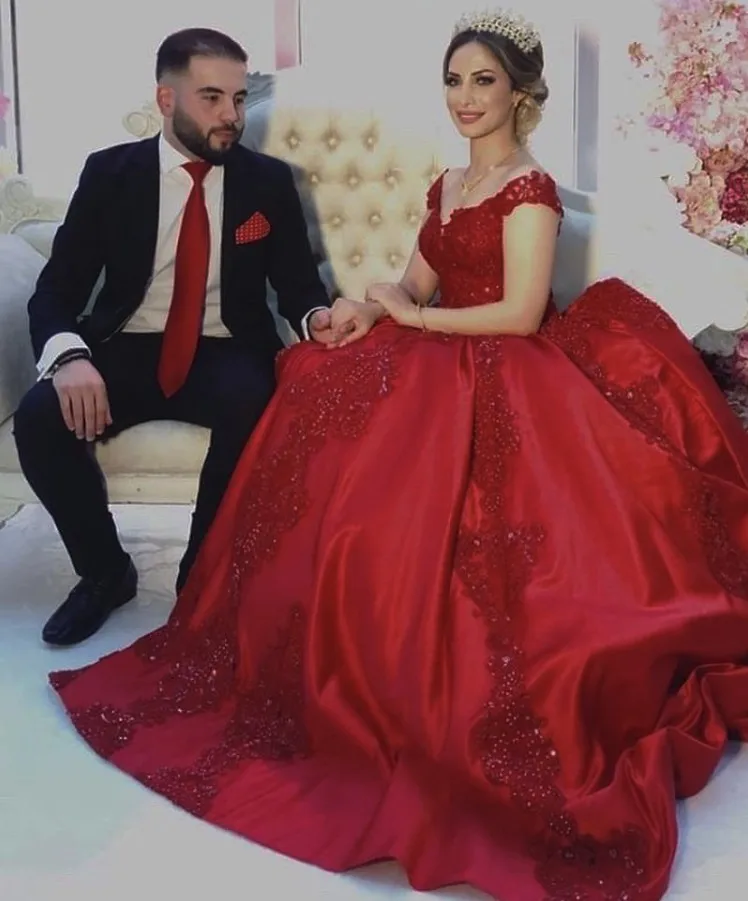 Fashion Red Ball Gown Wedding Dresses short Sleeve V Neck Appliqued Lace Fluffy Bridal Dress Women Custom Made 2021 Wedding Gown
Fashion Red Ball Gown Wedding Dresses short Sleeve V Neck Appliqued Lace Fluffy Bridal Dress Women Custom Made 2021 Wedding Gown