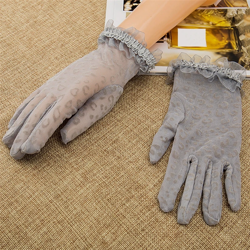 Women High Quality Sun Protection Accessories Lace Hollow-Out Gloves Delicate Lace Jacquard Pattern Lace Gloves 2021 New
Women High Quality Sun Protection Accessories Lace Hollow-Out Gloves Delicate Lace Jacquard Pattern Lace Gloves 2021 New