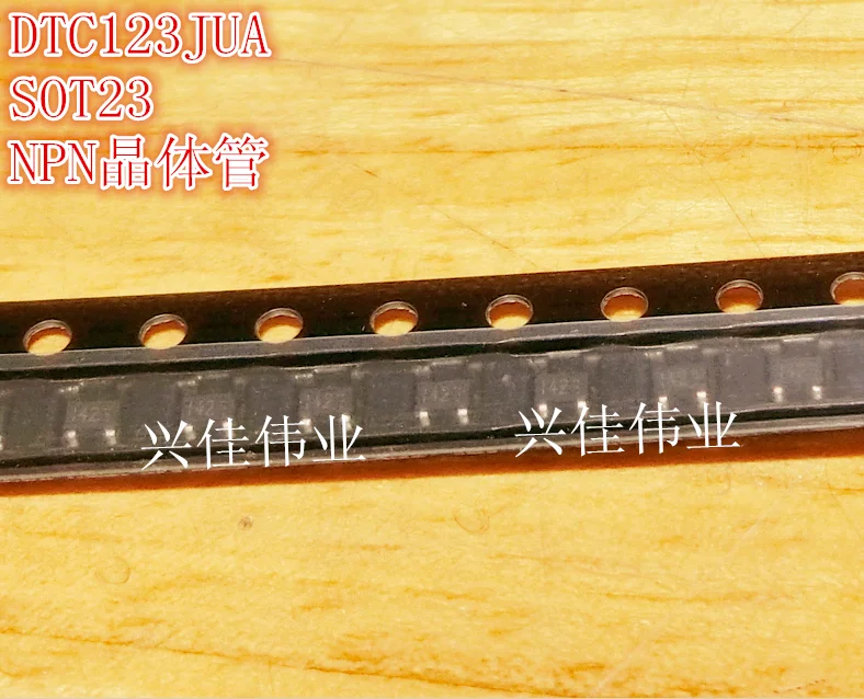 Оригинал 100 шт./DTC123JUA 142 SOT-323 NPN
Оригинал 100 шт./DTC123JUA 142 SOT-323 NPN