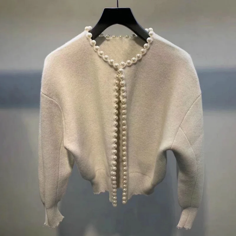 2021 Women Pearl Sweater Casual V-neck Long Sleeve New Fashion Beaded Decoration Elegant Knit Cardigan Sweater Female
2021 Women Pearl Sweater Casual V-neck Long Sleeve New Fashion Beaded Decoration Elegant Knit Cardigan Sweater Female