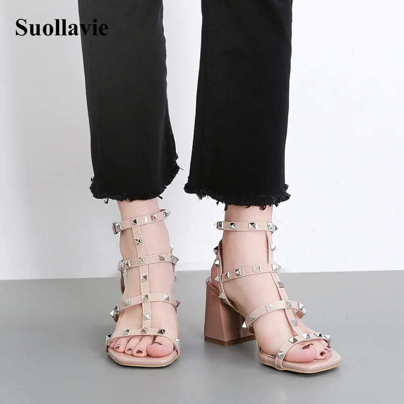 Summer New Solid Women Sandals Thick Heel Rivet Female Popular New Net Infrared Wear Mid-heel Wild Ins Tide Roman Shoes
Summer New Solid Women Sandals Thick Heel Rivet Female Popular New Net Infrared Wear Mid-heel Wild Ins Tide Roman Shoes