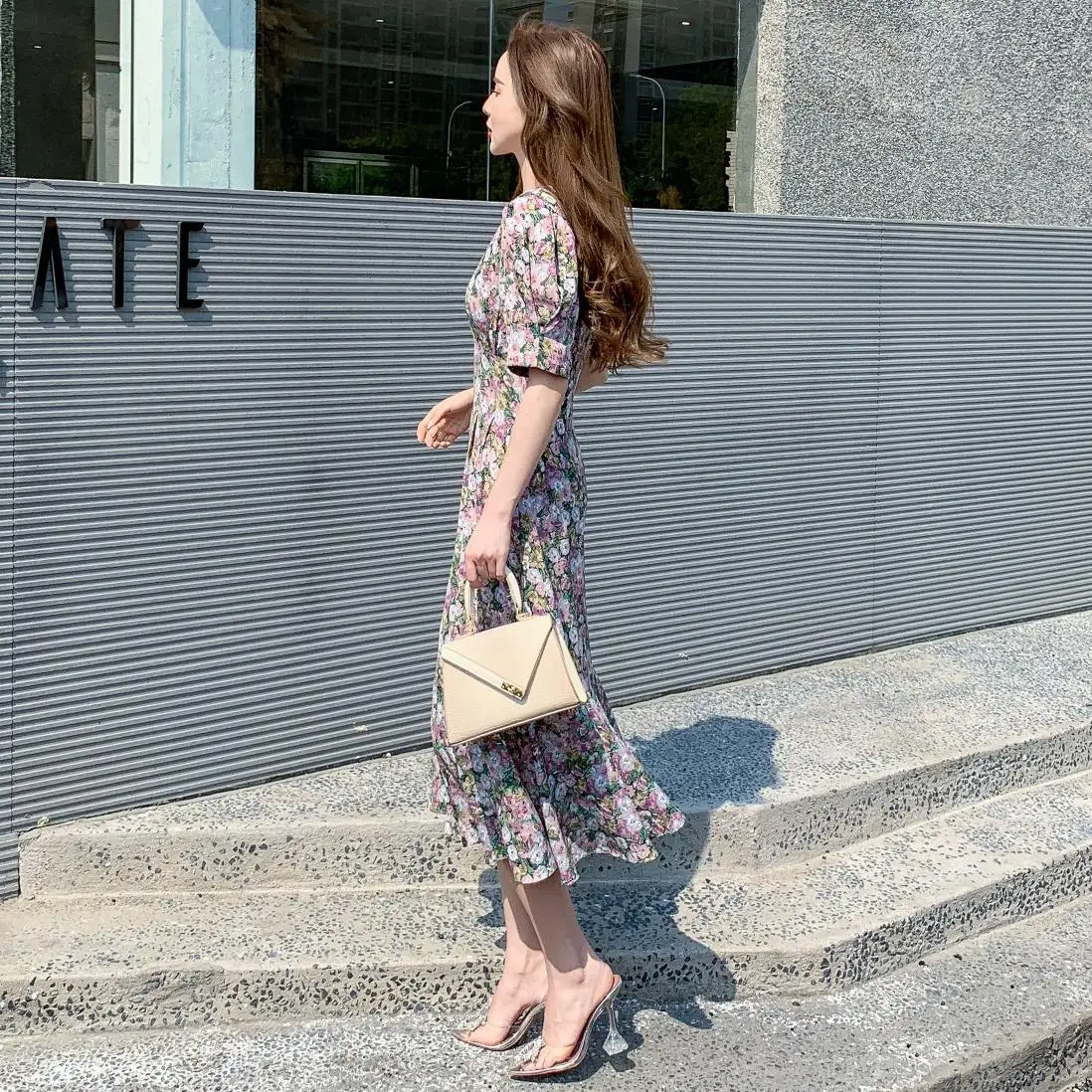 2020 summer women's fashion floral printed chiffon dress female waist down platycodon long vintage printing dress
2020 summer women's fashion floral printed chiffon dress female waist down platycodon long vintage printing dress